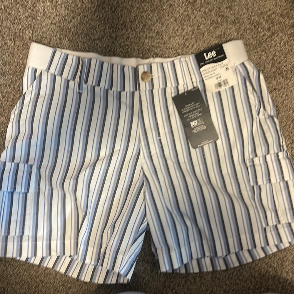 Lee size 8 cargo shorts